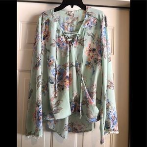 Women’s Umgee medium blouse